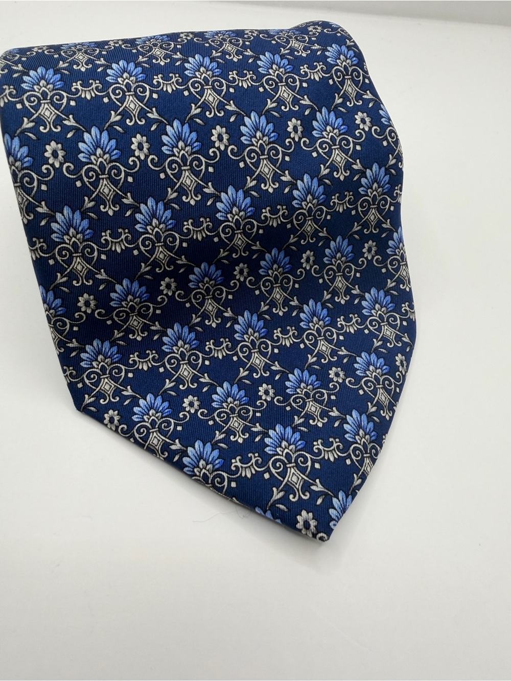 Barneys New York Navy and Light Blue Floral Silk Tie